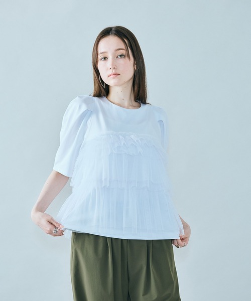Audie a Muses(オーディアミューズ)の「ティアードチュールカットソー(Tシャツ/カットソー・レディース・オフホワイト/グレー・38/42)」の1枚目の写真