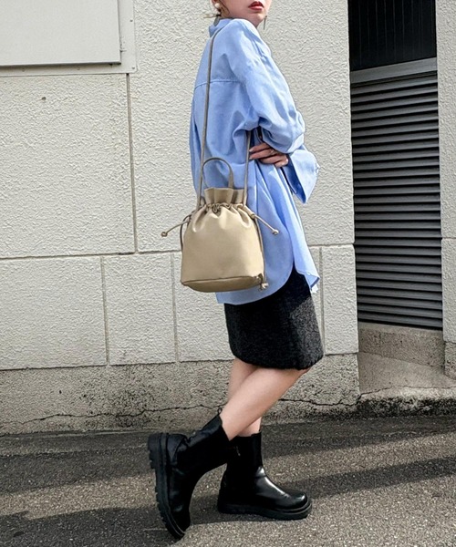Fashion Letter(ファッションレター)の「2way フェイクレザー巾着バッグ(ショルダーバッグ・レディース・ブラック/モカ/レッド/オフホワイト/チャコールグレー・FREE)」の15枚目の写真