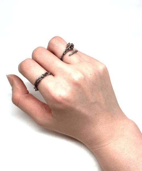 gunda(ガンダ)の「gunda/ガンダ/ROSE RING/Pair/Free(リング・レディース・シルバー・F)」の4枚目の写真