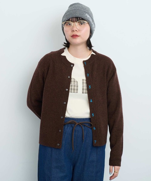 I am I in fact...(アイアムアイインファクト)の「_UPW数字刺繍クルーカーディガン(カーディガン/ボレロ・レディース・ブラウン/パープル/ブルー/レッド/チャコールグレー/その他/ブラック系その他・FREE)」の4枚目の写真