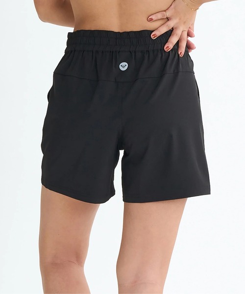ROXY(ロキシー)の「MY 1ST ROXY SHORTS/ロキシー水陸両用速乾UVケアウエストゴムワンポイントブランドロゴフィットネスショートパンツ(水着)(その他パンツ・レディース・グリーン/ピンク/ブラック・SMALL/LARGE/MEDIUM)」の8枚目の写真
