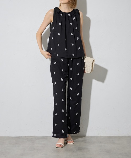 each（イーチ）の「フラワーエンブロイダリーワイドパンツ【セットアップ対応】（その他パンツ・レディース・ブラック/グレー・FREE）」の4枚目の写真