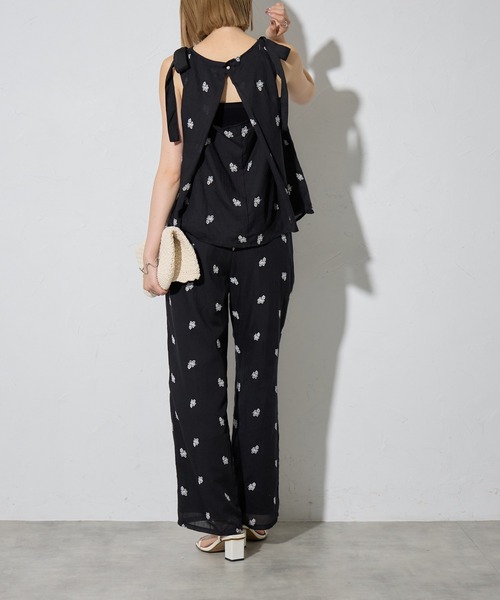 each（イーチ）の「フラワーエンブロイダリーワイドパンツ【セットアップ対応】（その他パンツ・レディース・ブラック/グレー・FREE）」の5枚目の写真