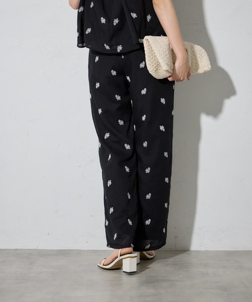 each（イーチ）の「フラワーエンブロイダリーワイドパンツ【セットアップ対応】（その他パンツ・レディース・ブラック/グレー・FREE）」の7枚目の写真