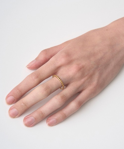 Juha(ユハ)の「RING - STUDS - GOLD(リング・メンズ・ゴールド・7号/9号/11号/13号/15号/17号/19号/5号)」の2枚目の写真