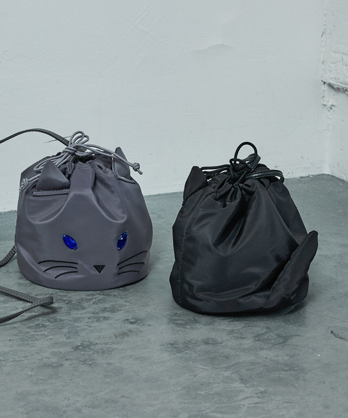 NOMINE(ノミネ)の「【FAVORI】黒猫 灰猫 巾着ショルダーバッグ(ショルダーバッグ・レディース・ブラック/グレー・フリー)」の7枚目の写真