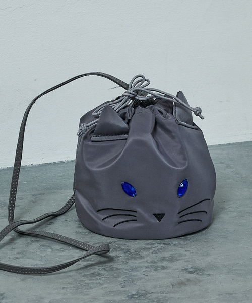 NOMINE(ノミネ)の「【FAVORI】黒猫 灰猫 巾着ショルダーバッグ(ショルダーバッグ・レディース・ブラック/グレー・フリー)」の8枚目の写真