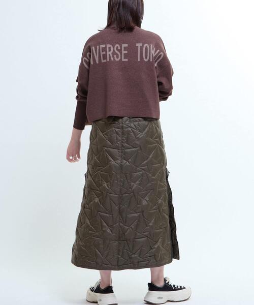 CONVERSE TOKYO（コンバーストウキョウ）の「BACK LOGO GLITTER PULLOVER（ニット/セーター・レディース・ブラック/ブラウン/グレー・FREE）」の8枚目の写真