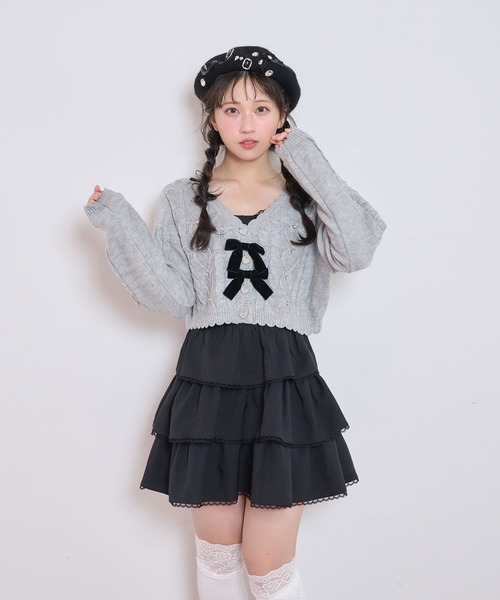 Honey Cinnamon(ハニーシナモン)の「ハートビジューショートカーディガン(カーディガン/ボレロ・レディース・グレー/ブラック/ピンク・FREE)」の3枚目の写真