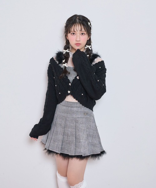 Honey Cinnamon(ハニーシナモン)の「ハートビジューショートカーディガン(カーディガン/ボレロ・レディース・グレー/ブラック/ピンク・FREE)」の2枚目の写真