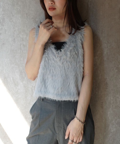 CORNERS(コーナーズ)の「フェザーヤーンVネックベスト(ベスト・レディース・チャコールグレー/オフホワイト/グレー/ライトベージュ・M)」の3枚目の写真