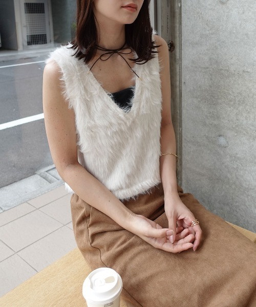 CORNERS(コーナーズ)の「フェザーヤーンVネックベスト(ベスト・レディース・チャコールグレー/オフホワイト/グレー/ライトベージュ・M)」の1枚目の写真