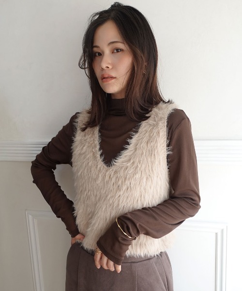 CORNERS(コーナーズ)の「フェザーヤーンVネックベスト(ベスト・レディース・チャコールグレー/オフホワイト/グレー/ライトベージュ・M)」の4枚目の写真