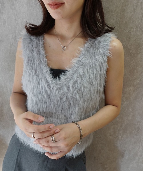 CORNERS(コーナーズ)の「フェザーヤーンVネックベスト(ベスト・レディース・チャコールグレー/オフホワイト/グレー/ライトベージュ・M)」の5枚目の写真