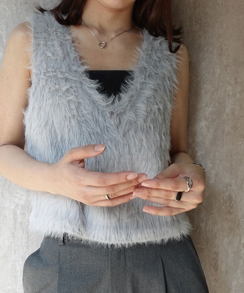 CORNERS(コーナーズ)の「フェザーヤーンVネックベスト(ベスト・レディース・チャコールグレー/オフホワイト/グレー/ライトベージュ・M)」の7枚目の写真