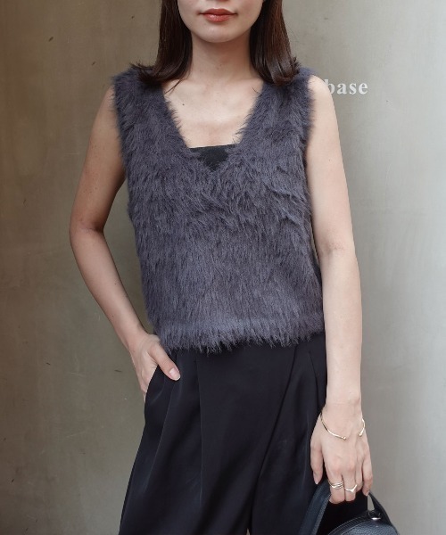 CORNERS(コーナーズ)の「フェザーヤーンVネックベスト(ベスト・レディース・チャコールグレー/オフホワイト/グレー/ライトベージュ・M)」の9枚目の写真