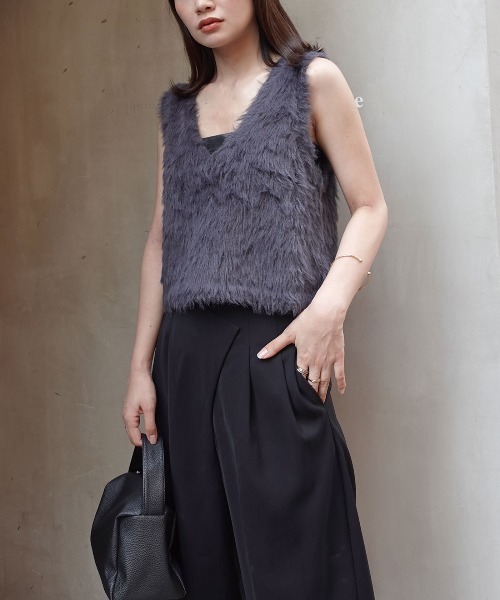 CORNERS(コーナーズ)の「フェザーヤーンVネックベスト(ベスト・レディース・チャコールグレー/オフホワイト/グレー/ライトベージュ・M)」の12枚目の写真