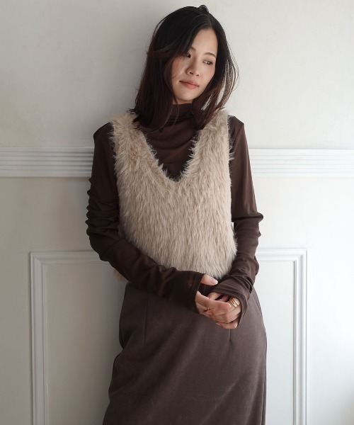 CORNERS(コーナーズ)の「フェザーヤーンVネックベスト(ベスト・レディース・チャコールグレー/オフホワイト/グレー/ライトベージュ・M)」の15枚目の写真