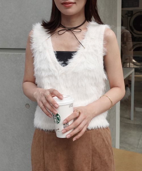 CORNERS(コーナーズ)の「フェザーヤーンVネックベスト(ベスト・レディース・チャコールグレー/オフホワイト/グレー/ライトベージュ・M)」の21枚目の写真