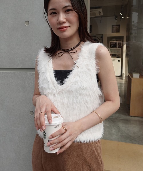 CORNERS(コーナーズ)の「フェザーヤーンVネックベスト(ベスト・レディース・チャコールグレー/オフホワイト/グレー/ライトベージュ・M)」の22枚目の写真