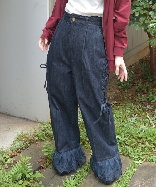axes femme(アクシーズファム)の「裾レースデニムストレートPT(その他パンツ・レディース・ブラック/ケミカルウォッシュ/インディゴブルー・FREE)」の1枚目の写真