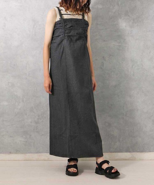 Bleu Bleuet(ブルーブルーエ)の「【ZOZO限定】デニムギャザーワンピース(ワンピース・レディース・ブルー系その他/ブルー/グレー・M)」の2枚目の写真