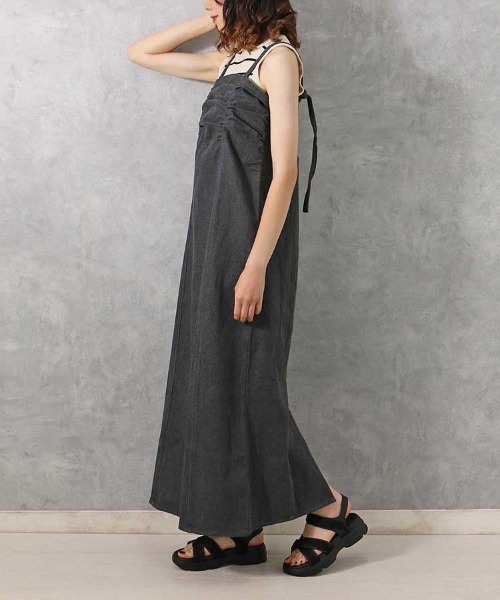 Bleu Bleuet(ブルーブルーエ)の「【ZOZO限定】デニムギャザーワンピース(ワンピース・レディース・ブルー系その他/ブルー/グレー・M)」の5枚目の写真