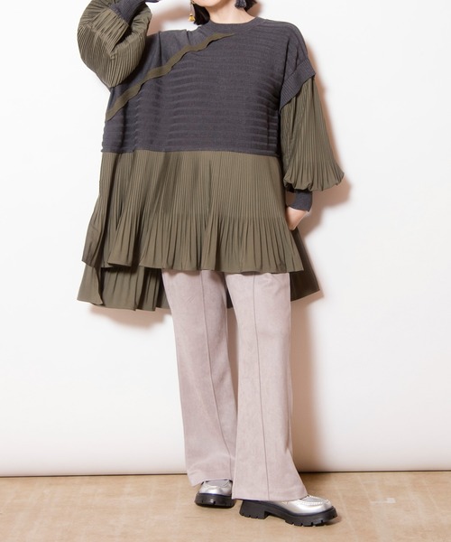 OSMOSIS(オズモーシス)の「セミフレアーバックスリットパンツ(その他パンツ・レディース・ブラック/グレイッシュベージュ/チャコール/バーガンディー/ブラウン・ONE SIZE)」の8枚目の写真