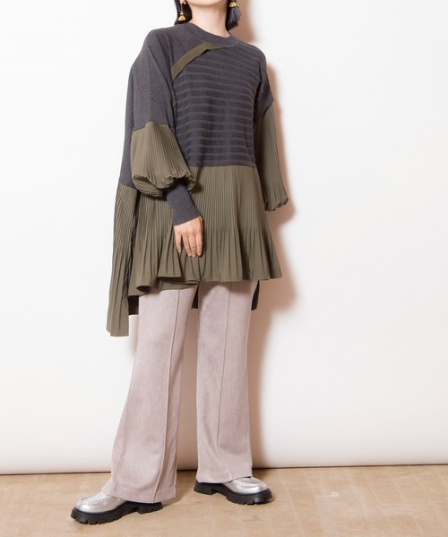 OSMOSIS(オズモーシス)の「セミフレアーバックスリットパンツ(その他パンツ・レディース・ブラック/グレイッシュベージュ/チャコール/バーガンディー/ブラウン・ONE SIZE)」の9枚目の写真