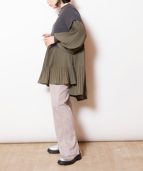 OSMOSIS(オズモーシス)の「セミフレアーバックスリットパンツ(その他パンツ・レディース・ブラック/グレイッシュベージュ/チャコール/バーガンディー/ブラウン・ONE SIZE)」の13枚目の写真