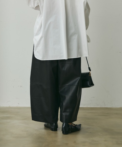 Lunea(ルネア)の「レザーコクーンワイドパンツ(その他パンツ・レディース・ブラウン/ブラック・M/L)」の5枚目の写真