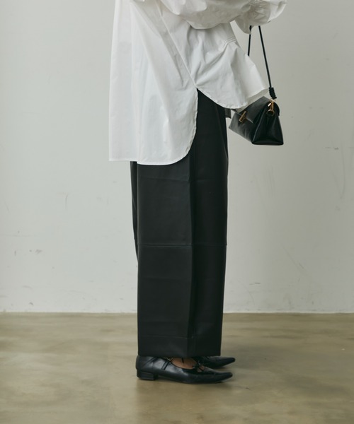 Lunea(ルネア)の「レザーコクーンワイドパンツ(その他パンツ・レディース・ブラウン/ブラック・M/L)」の22枚目の写真