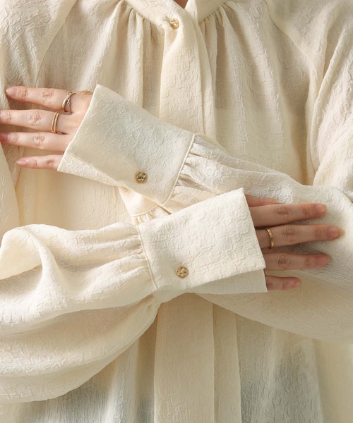 Gready Brilliant（グレディブリリアン）の「ＬＵシアー花ジャガードタイブラウス（シャツ/ブラウス・レディース・アイボリー/ブラック・38）」の15枚目の写真