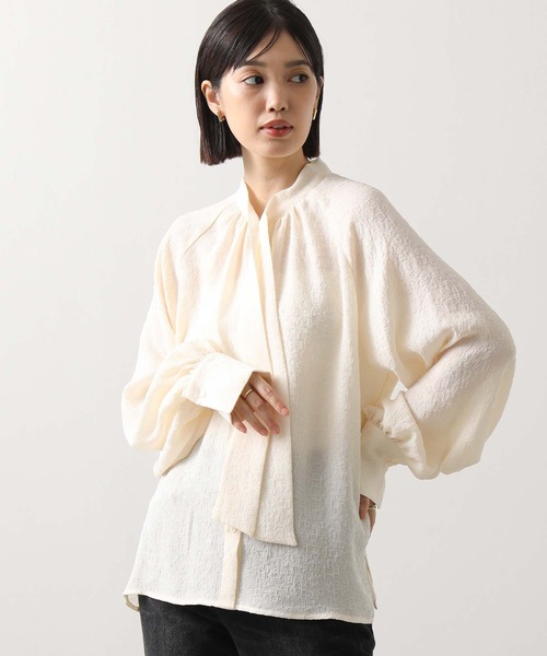 Gready Brilliant（グレディブリリアン）の「ＬＵシアー花ジャガードタイブラウス（シャツ/ブラウス・レディース・アイボリー/ブラック・38）」の7枚目の写真