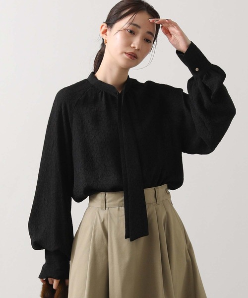 Gready Brilliant（グレディブリリアン）の「ＬＵシアー花ジャガードタイブラウス（シャツ/ブラウス・レディース・アイボリー/ブラック・38）」の22枚目の写真