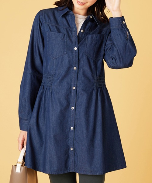 BELLUNA PLUS(ベルーナ)の「シャーリング使いデニムシャツチュニック(チュニック・レディース・ケミカルウォッシュ/インディゴブルー・MEDIUM/LARGE/X-LARGE)」の5枚目の写真