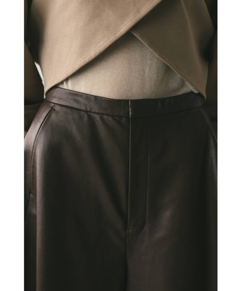 STYLEMIXER(スタイルミキサー)の「フェイクレザーハーフパンツ(その他パンツ・レディース・ブラウン/ブラック・SMALL/MEDIUM)」の14枚目の写真
