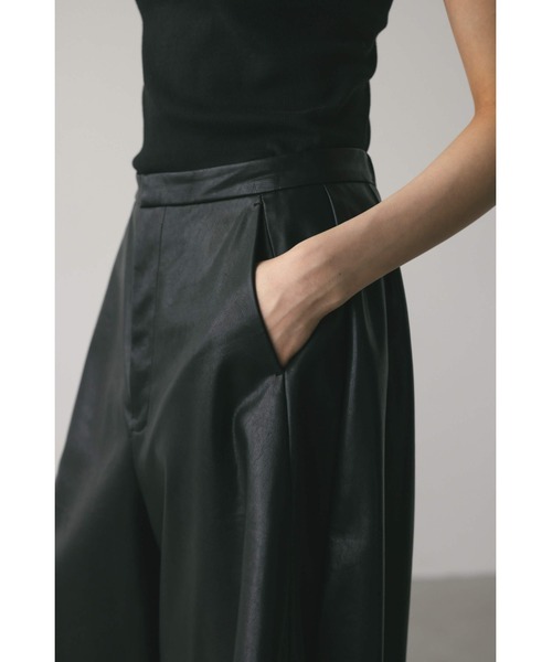 STYLEMIXER(スタイルミキサー)の「フェイクレザーハーフパンツ(その他パンツ・レディース・ブラウン/ブラック・SMALL/MEDIUM)」の7枚目の写真