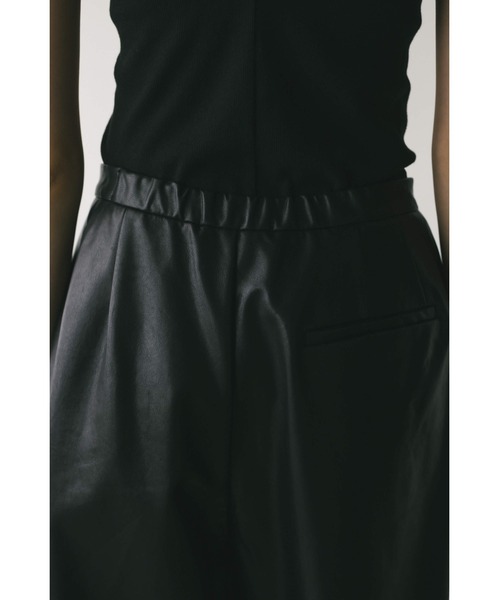 STYLEMIXER(スタイルミキサー)の「フェイクレザーハーフパンツ(その他パンツ・レディース・ブラウン/ブラック・SMALL/MEDIUM)」の11枚目の写真