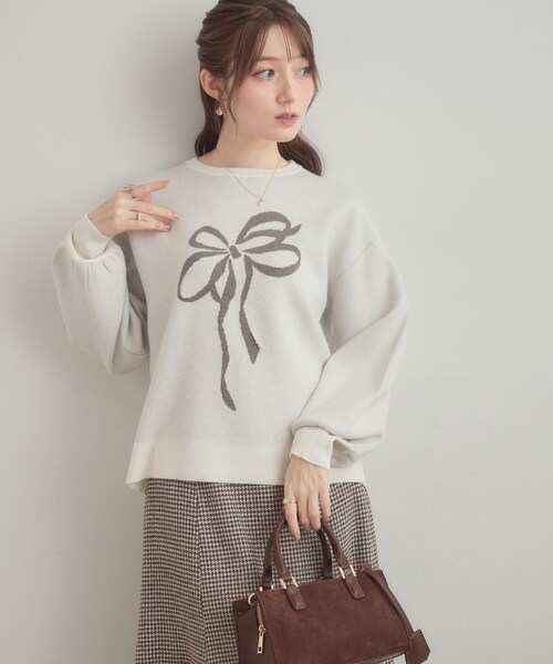 couture brooch（クチュールブローチ）の「【可愛く着映える・華やか】リボンジャカード ニットトップス（ニット/セーター・レディース・グレー/ブラック系/ホワイト系3・38/42）」の4枚目の写真