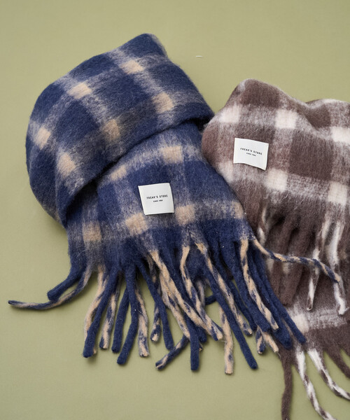 FREAK'S STORE(フリークスストア)の「カシミヤ入り チェックボリュームマフラー(マフラー・レディース・ブラック/ネイビー/ベージュ・ONE SIZE)」の3枚目の写真