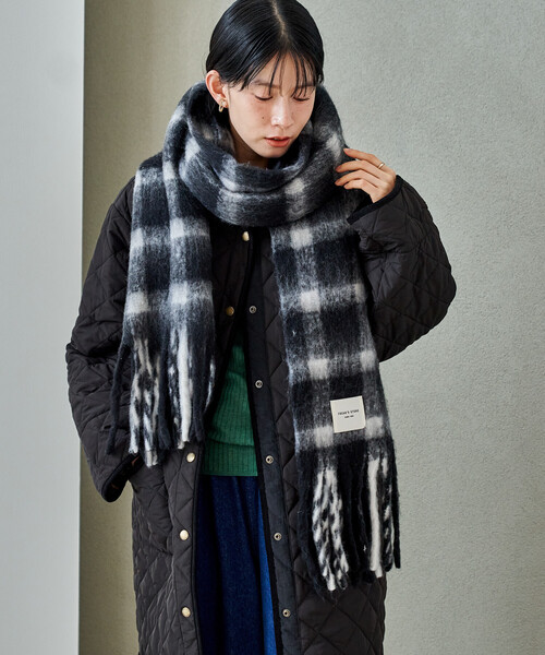 FREAK'S STORE(フリークスストア)の「カシミヤ入り チェックボリュームマフラー(マフラー・レディース・ブラック/ネイビー/ベージュ・ONE SIZE)」の4枚目の写真