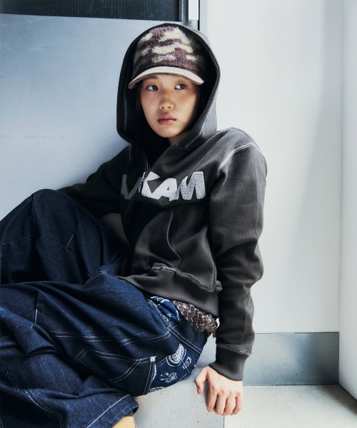 AAKAM(アーカム)の「Boucle Logo Zip-Up Hoodie (Khaki)(パーカー・レディース・その他・2/1)」の10枚目の写真