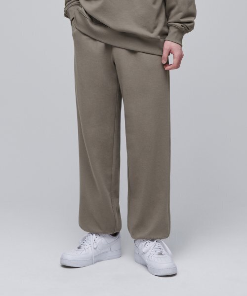 MUSINSA STANDARD(ムシンサスタンダード)の「ワイドスウェットパンツ【ダースティベージュ】(スウェットパンツ・メンズ・その他・SMALL/MEDIUM)」の1枚目の写真