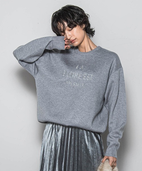 MAYSON GREY(メイソングレイ)の「【WEB限定】刺繍ロゴニットプルオーバー≪洗濯機で洗える≫(ニット/セーター・レディース・ライトグレー/ネイビー/ベージュ・M)」の2枚目の写真
