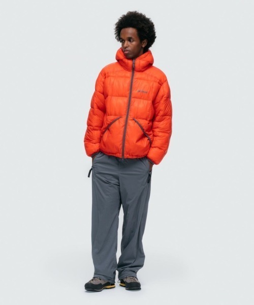 WILD THINGS（ワイルドシングス）の「WILD THINGS BIVOUAC LOFT JACKET（ワイルドシングス ビバーク ロフトジャケット）（ダウンジャケット/コート・メンズ・ブラック/レッド系・X-SMALL/SMALL/MEDIUM/LARGE/X-LARGE）」の2枚目の写真
