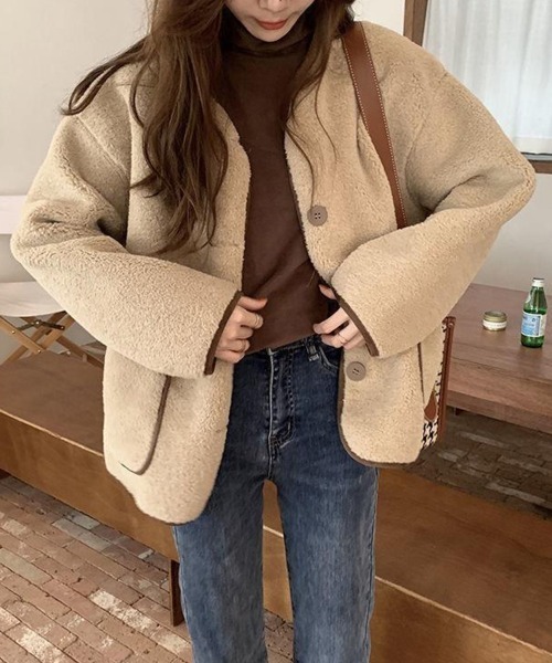 Flugge(フラッジー)の「ノーカラーボアジャケット(その他アウター・レディース・ベージュ/ブラック/アイボリー・LARGE/MEDIUM)」の4枚目の写真