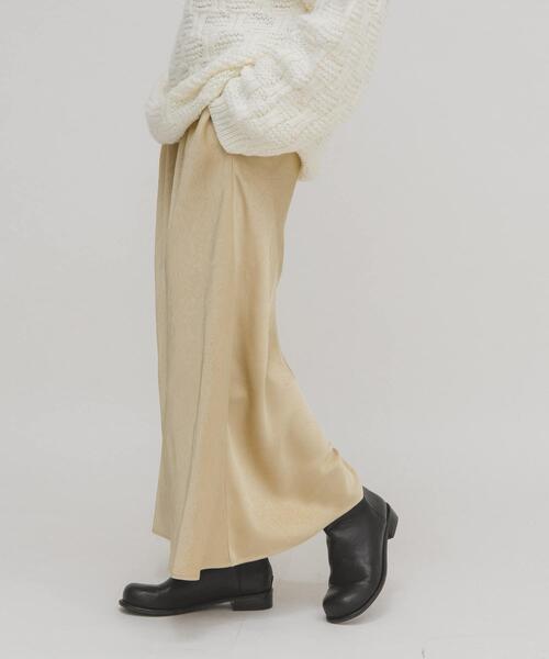 KBF（ケイビーエフ）の「クラッシュサテンナロースカート（スカート・レディース・ベージュ/チャコールグレー/ブラック・ONE）」の5枚目の写真