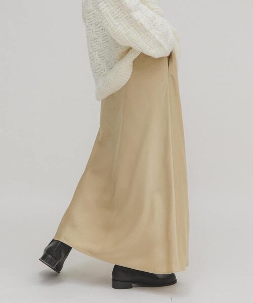 KBF（ケイビーエフ）の「クラッシュサテンナロースカート（スカート・レディース・ベージュ/チャコールグレー/ブラック・ONE）」の7枚目の写真