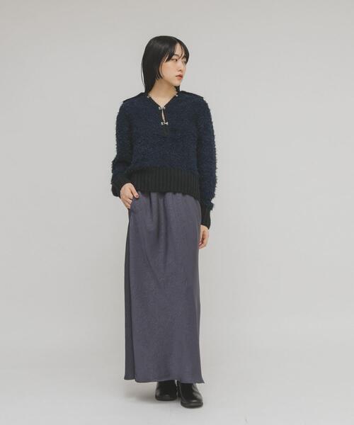 KBF（ケイビーエフ）の「クラッシュサテンナロースカート（スカート・レディース・ベージュ/チャコールグレー/ブラック・ONE）」の22枚目の写真